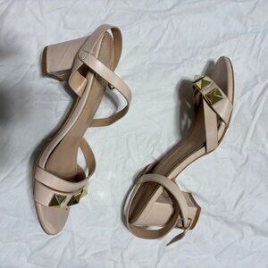 5/$10🌟| nude heels with gold studs